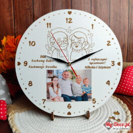 Biały drewniany zegar dla babci i dziadka z miejscem na zdjęcie wnków