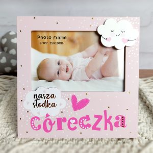 Ramka na zdjęcie Nasza Słodka Córeczka. Ramka w odcieniach różu z białą chmurką.
