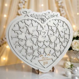 Księga gości Komunijnych Serce Prezent. Dekoracja sali komunijnej księga gości biała o kształcie serca.