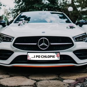 Tablica rejestracyjna weselna z motywem kwiatowym i napisem "... i po chłopie"
