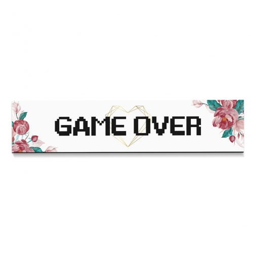 Tablica rejestracyjna weselna z motywem kwiatowym i napisem "Game Over"