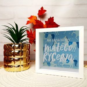 Skarbonka Rycerz urodziny prezent. drewniana skarbonka ze szklaną szybką z napisem.