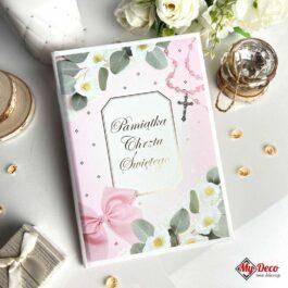 Różowa książeczka prezent na chrzciny. Książeczka na pamiątkę Chrztu Świętego