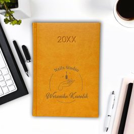 kalendarz z grawerem dla manikiurzystki