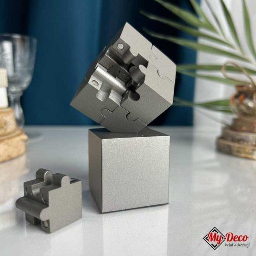 Statuetka Nagroda Metalowe Puzzle 3D dodaj swój własny tekst lub logo.