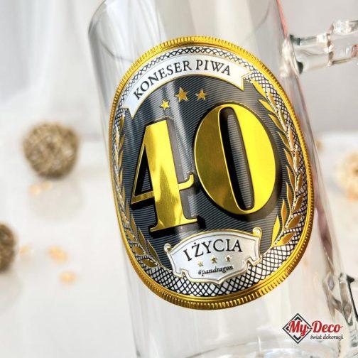 Kufel Gold-40 Urodziny. Kufel do piwa z napisem Koneser piwa 40 i życia.