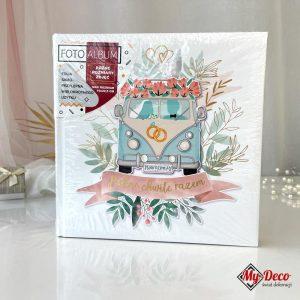 Album na zdjęcia Happy HAS-013 Ślub. Alnum na zdjęcia prezent dla młodej pary. Na przodzie albumu wzór graficzny kolorowego samochodu.