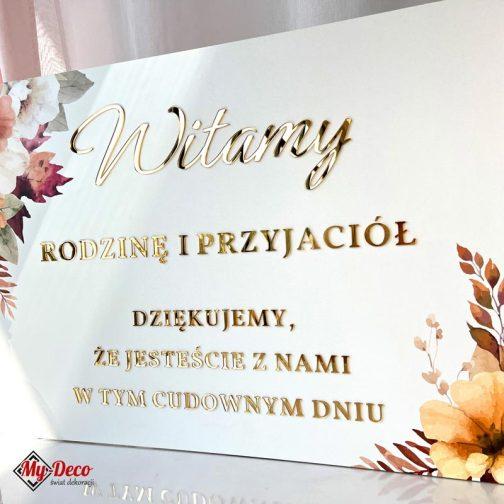 Tablica Powitalna Ślub Witamy złote napisy i kolorowe kwiatki wykonane metodą nadruku UV.