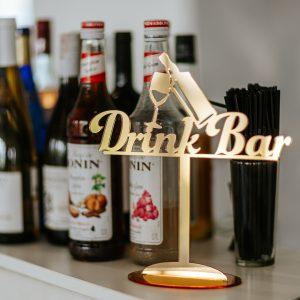 Napis Drink Bar dekoracja na stół Złoty lustrzany.