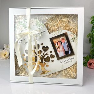 Duże pudełko prezentowe fasonowe z okienkiem Białe 450x450x50 mm.