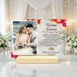 Personalizowane podziękowanie dla rodziców na przezroczystej pleksi z nadrukiem czerwonych róż i miejscem na zdjęcie.