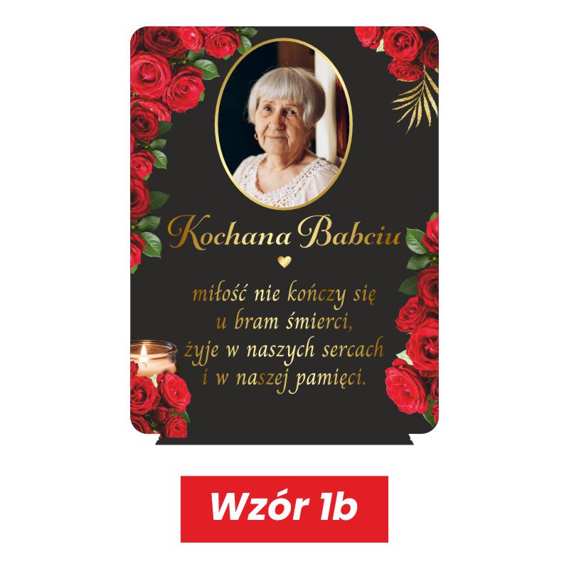 Statuetka ze Zdjęciem na Grób Pamiątka dla Babci MD1427. Personalizowana statuetka na grób z czarnej pleksi. Widoczne zdjęcie zmarłego, czerwone róże i dedykacja, wykonane nadrukiem UV. Statuetka pełni funkcję podstawki na znicz. Pamiątka dla Mamy, Taty, Dziadka.