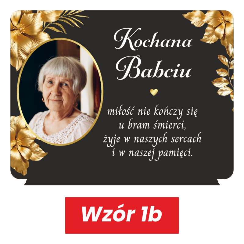 Statuetka ze Zdjęciem na Grób dla Rodziców MD1425. Personalizowana statuetka na grób z czarnej pleksi. Widoczne zdjęcie zmarłego, złote kwiaty i dedykacja, wykonane nadrukiem UV. Statuetka pełni funkcję podstawki na znicz. Pamiątka dla Mamy, Taty, Dziadka.