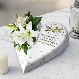 Biała doniczka na cmentarz Serce