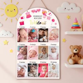 Personalizowana Ramka dla Dziewczynki – 12 Zdjęć Pierwszy Rok MD1609. Ramka na 12 zdjęć pierwszy rok dziewczynki, różowy motyw graficzny księżniczki, personalizowana z imieniem nadruk UV lub złota pleksi 3D, prezent na roczek lub chrzest.