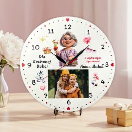 Prezent na Dzień Babci Zegar na Zdjęcie z Imionami Kolorowy Nadruk MD1719. Kolorowy zegar z nadrukiem UV i miejscem na zdjęcie 9x13 cm – idealny prezent dla babci i dziadka, cichy mechanizm bez tykani.