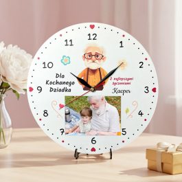 Zegar dla Dziadka ze Zdjęciem i Dedykacją Kolorowy Nadruk MD1722. Kolorowy zegar z nadrukiem UV i miejscem na zdjęcie 9x13 cm – idealny prezent dla babci i dziadka, cichy mechanizm bez tykani.