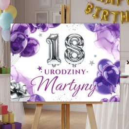 Elegancka Tablica Powitalna na Urodziny dla Kobiety Personalizowana. Kolorowa tablica z kolorowym nadrukiem w fioletach z grafiką balonów.