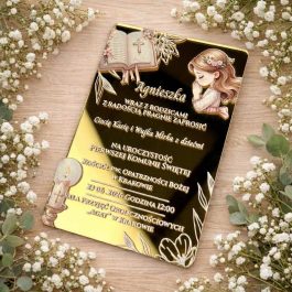 Luksusowe zaproszenie komunijne akrylowe dla dziewczynki ze złotą lustrzaną pleksi, motyw modlącej się dziewczynki i różowe kwiaty boho, nadruk UV.