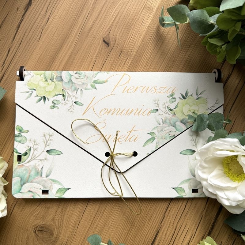 Białe pudełko na pieniądze na Komunię z grawerem imienia, życzeniami i kolorowym motywem eukaliptusa dla dziewczynki.