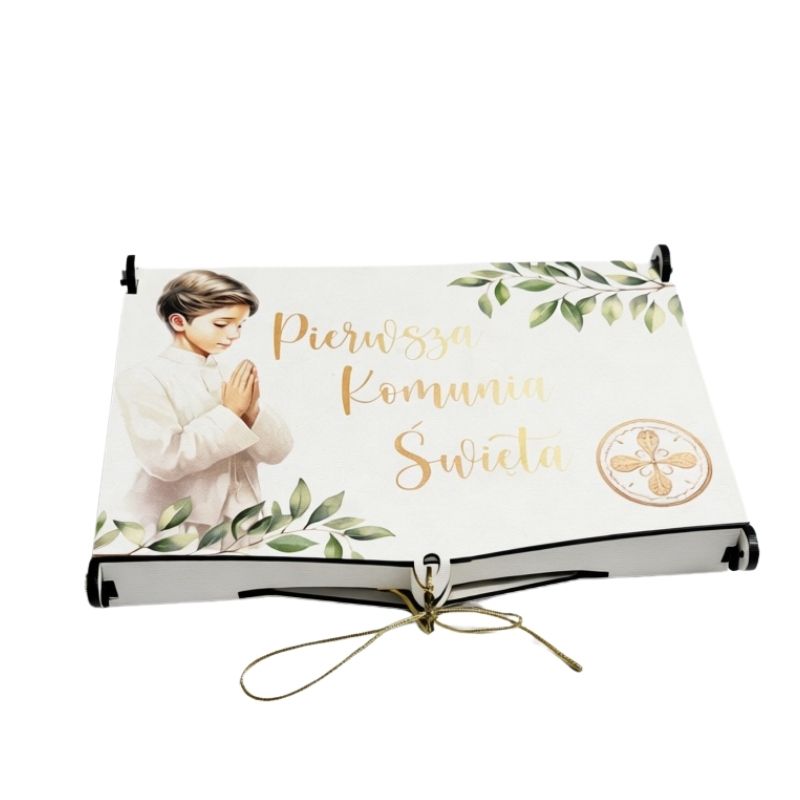 Białe pudełko na pieniądze na Komunię z grawerem imienia, życzeniami i kolorowym motywem eukaliptusa dla chłopca.