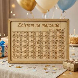 Czarna skarbonka wykreślanka 5000 zł z tabelką do oszczędzania, elegancki design naturalna, wymiary 20x15 cm.