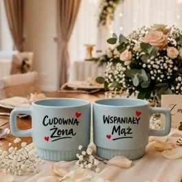 Kubki ryflowane W wyjątkowy prezent dla pary. Zestaw dwóch kubków ceramicznych o ryflowanej strukturze z nadrukiem Mąż i Żona, pojemność 300ml, prezent dla pary.