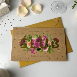 Eleganckie zaproszenia ślubne do samodzielnego wypisania w stylu boho z dopasowaną gładką kopertą, ułożone na jasnym tle