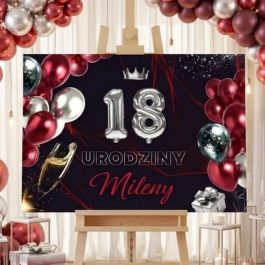 Tablica powitalna urodzinowa witacz na 18 urodziny Kuby ze zdjęciem i bordowymi balonami, stojąca na drewnianej sztaludze w udekorowanej sali.