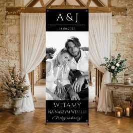 X Baner Ślubny ze Zdjęciem. Personalizowany baner ślubny ze zdjęciem pary młodej, imionami i datą ślubu jako witacz przed salę weselną.