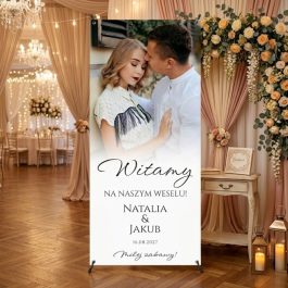 Personalizowany Witacz Ślubny ze Zdjęciem . Personalizowany baner ślubny ze zdjęciem pary młodej, imionami i datą ślubu jako witacz przed salę weselną.