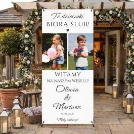 Baner Ślubny Powitalny. Personalizowany baner ślubny 80x180 cm ze zdjęciami z dzieciństwa pary młodej i napisem „Te dzieciaki biorą ślub!”