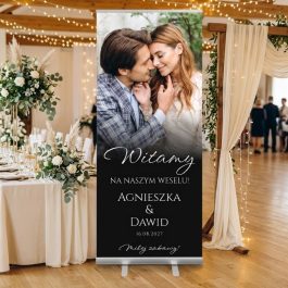 Personalizowany Roll-Up Ślubny Rozwijany 85x200 Witacz Weselny Witamy. Personalizowany baner ślubny roll-up 85x200 jako elegancki witacz do sali weselnej