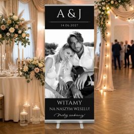 Ślubny Baner Zwijany Roll Up ze Zdjęciem Stojący Witacz. Personalizowany Roll-Up Ślubny Rozwijany 85x200 Witacz Weselny Witamy. Personalizowany baner ślubny roll-up 85x200 jako elegancki witacz do sali weselnej