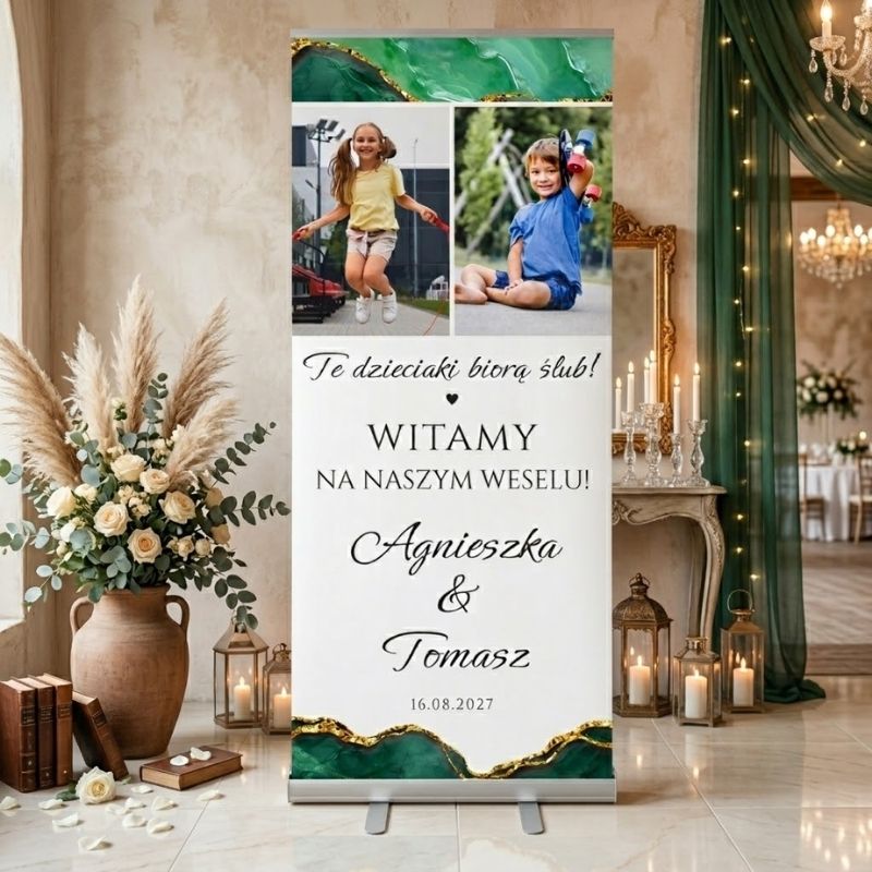 Personalizowany Roll-up Ślubny 85x200 Te dzieciaki biorą ślub ze Zdjęciem. Personalizowany roll-up ślubny 85x200 cm z hasłem „Te dzieciaki biorą ślub” oraz zdjęciem pary młodej z dzieciństwa.
