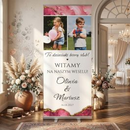 Roll-Up Ślubny ze Zdjęciem Te dzieciaki biorą ślub . Personalizowany roll-up ślubny 85x200 cm z hasłem „Te dzieciaki biorą ślub” oraz zdjęciem pary młodej z dzieciństwa.