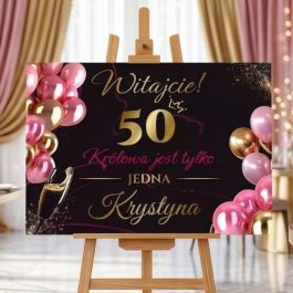 Personalizowana Tablica Powitalna na Urodziny dla Kobiety Glamour . Personalizowana czarno-złota tablica powitalna na urodziny dla kobiety umieszczona na drewnianej sztaludze w eleganckiej sali bankietowej